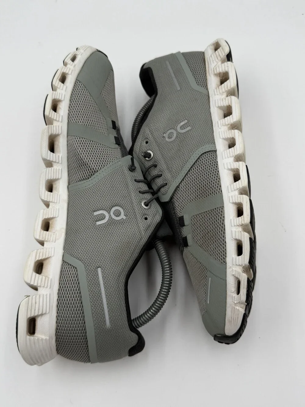 On Cloud 5 Running Shoes Womens Sz 11  Sneakers Athletic Walking Training Gray